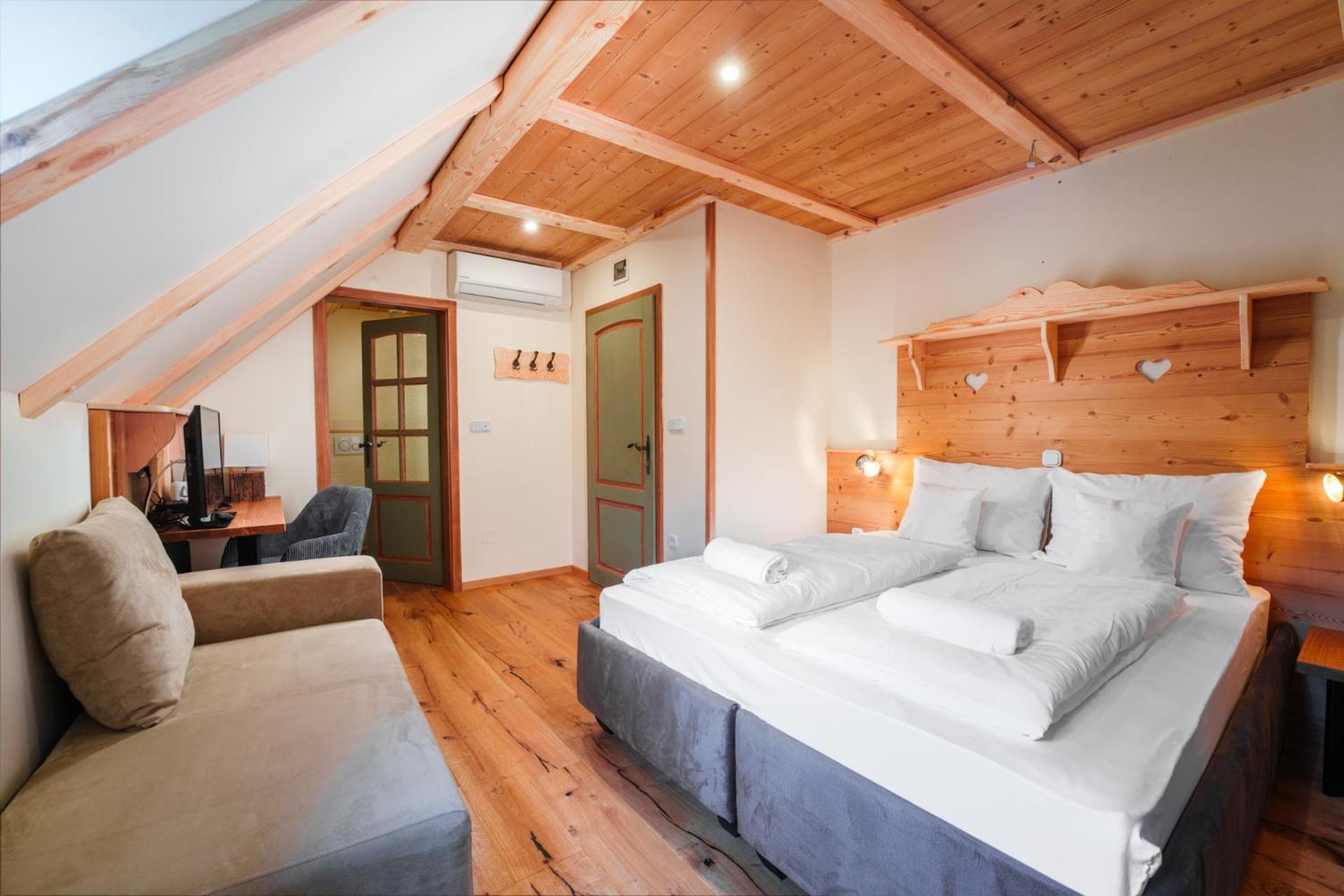 Gostilna Pri Martinu Hotel ครานสกา โกรา ภายนอก รูปภาพ